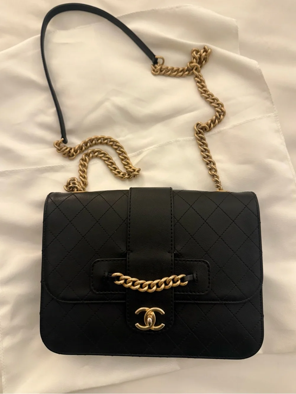 CHANEL Black Quilted Leather Shoulder Bag with Gold Chain